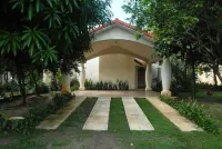 Luxury Beachfront House with pool/ beachfront Hotel a 