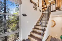 Pinegrove by AvantStay Beautiful Villas Condo Just Outside Tahoe City