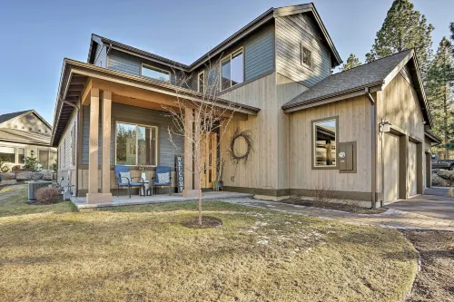 Luxury Mt Bachelor Retreat w/ Hot Tub & Patio - spa