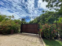 Beautiful Villa, Private Pool, Amazing Gardens! Walkable 5 Bedrooms