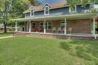 Unique Cotter Getaway w/ Deck & Outdoor Dining! - Alojamientos