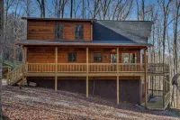 Blue Ridge Cabin, Mountain Views, Hot Tub, Game Room – Sleeps 12 Near Downtown