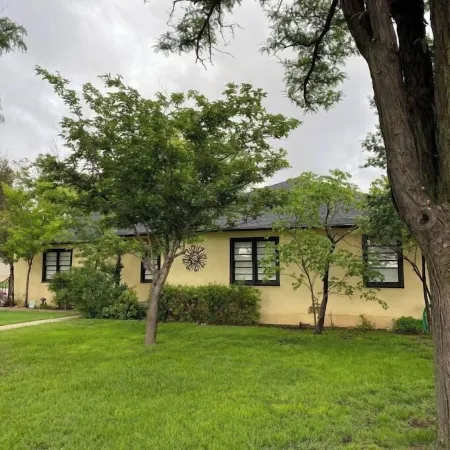 Rambler *pet friendly* garage private deck