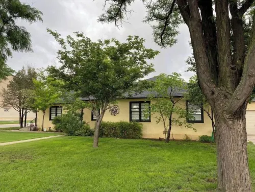 Rambler *pet friendly* garage private deck