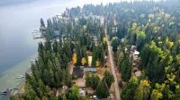 Priest Lake Family Cabin w/ Private Beach Access