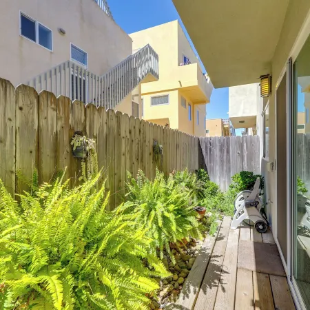 Sleek Oxnard Townhouse w/ Balconies: Walk to Beach