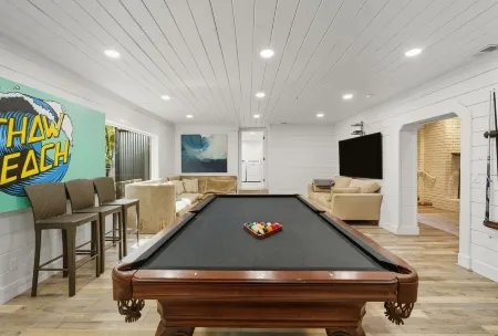 Large Home on Quiet Street Steps from Sunny Cove Beach, Private Pickleball Court