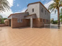 Villa in Empuriabrava with Private Pool