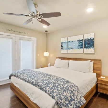 Walk to Ski, Stylish & Bright! Ground Floor, Hot Tub, Pool 1 Bedroom Condo by RedAwning