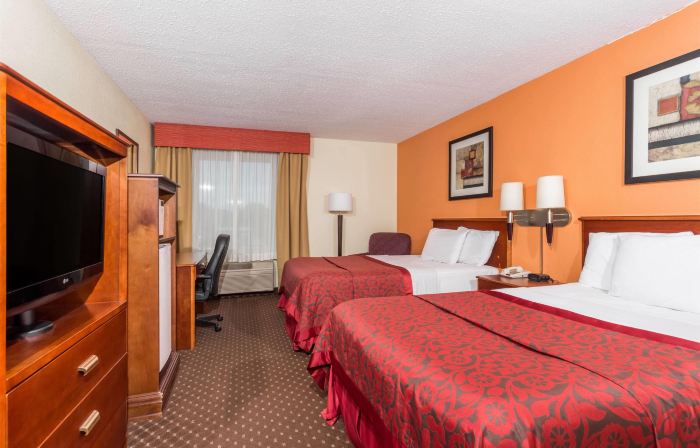 Days Inn & Suites by Wyndham Bloomington/Normal IL