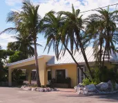 Kingsail Resort Hotels near Seven Mile Bridge