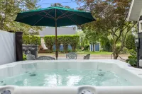 Elegant Vacation Home with Hot Tub and Fire Pit - Exquisite Retreat