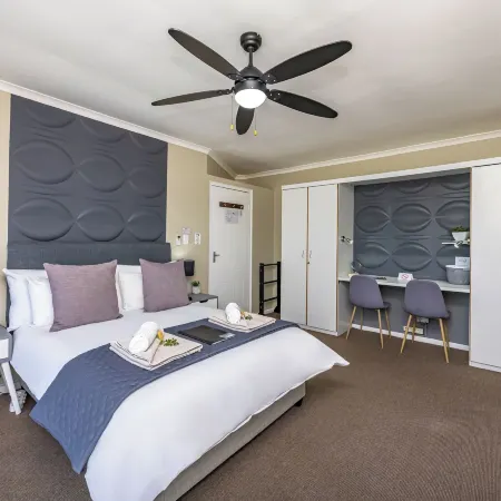 Plattekloof Premium Lodge Отели рядом с достопримечательностью «Торговый центр N1 City»