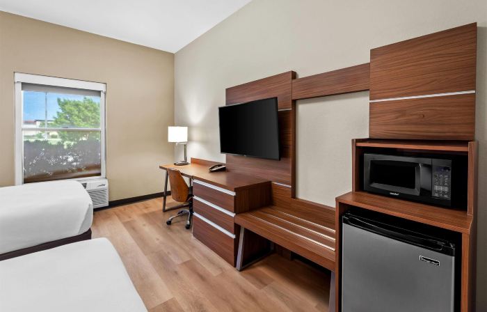 Days Inn & Suites by Wyndham Fort Myers Near JetBlue Park