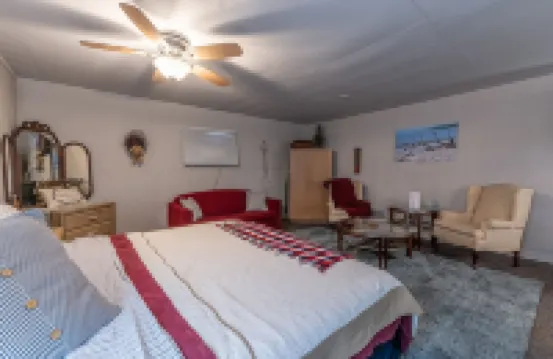 Driftwood Suite at Lake Sometimes