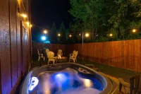 Hot Tub + Fire Pit + Corn Hole + BBQ + Game Room + Spa Bath