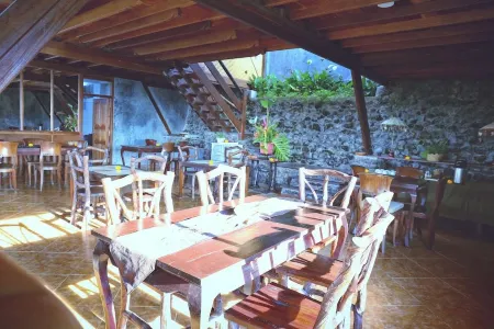 Village Above The Clouds Отели рядом с достопримечательностью «Роуз гарден»