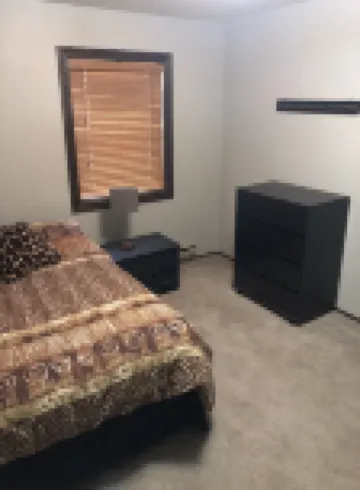 Clean and Comfy!! 2 Bedrooms!