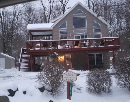 Beautiful New Pocono Chalet!