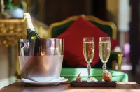 Thornbury Castle - A Relais & Chateaux Hotel Các khách sạn ở Berkeley