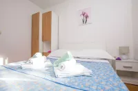 House Pansy Hotels in Pasman