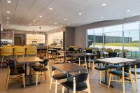 Tru by Hilton Kearney Hotels in Collins