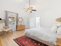 Euphorbia House - Fire Pit, Ping Pong, Tether Ball & Dark Skies 3 Bedroom Home by RedAwning Hotels in Yucca Valley
