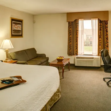 Hampton Inn Tulsa-Sand Springs Отели рядом с достопримечательностью «Театр Брейди»