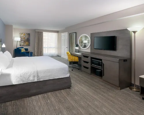 Hampton Inn & Suites Kansas City-Country Club Plaza Hotels near Midtown - Westport