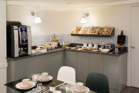 Hotel d'Espagne Отели рядом с достопримечательностью «Музей Гревен»