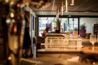 The Originals City - Hôtel Restaurant "Les Caps" - Lamballe - Saint-Brieuc Est - ที่มีบาร์