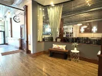 Dakota Suite in Downtown Fargo Historic Building   Pet Friendly 파고 호텔