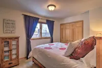 Snowshoe & Ski: Home w/ Mtn-View Deck in Breck! - Country Houses