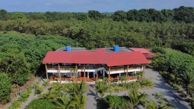 Seaside Garden Lodge Mompiche Отели в г. 