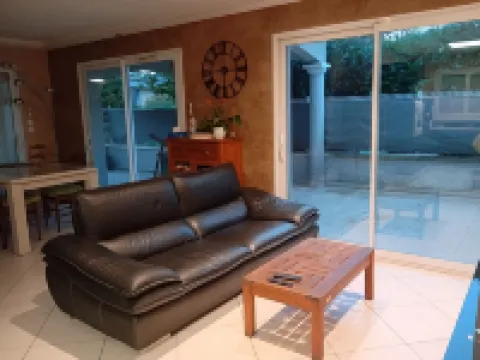Beautiful house-St Exupéry-Viarhona-T3- Pets allowed Hôtels à : Jons