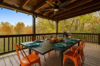 Summer Escape  Mountain Views  Hot Tub  Firepit Games