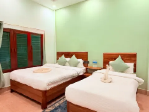 Travellers Jungle Camp Hotels in Sauraha