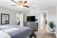 Great Escape II - Resort Style 2 Bdr Condo on Golf Course w/ Pool!