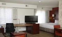 MainStay Suites Appleton Airport - Fox River Mall Area - parking