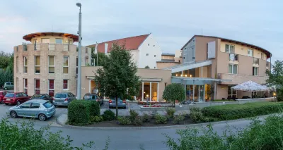 CE Plaza Hotel Hotels in Balatonszeplak