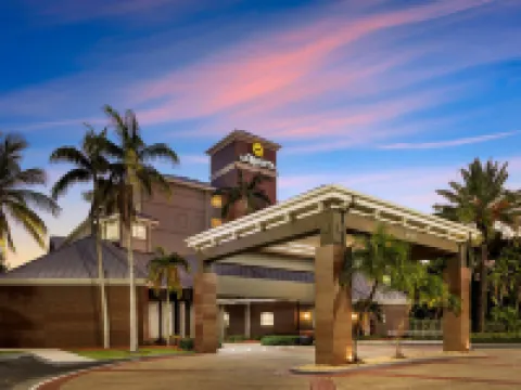 La Quinta Inn & Suites by Wyndham Miami Airport West ドラールのホテル