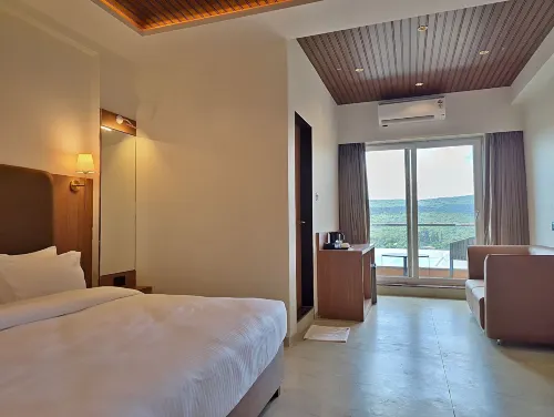 Savyasaachii Hotel, Mahabaleshwar - Pure Veg - 2-Star