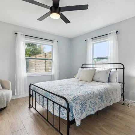 131 W Pasco Ln