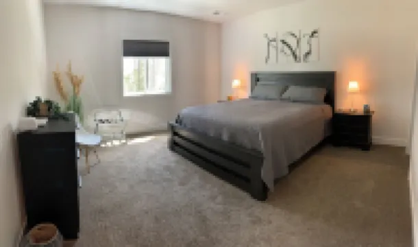 One Bedroom Relaxing Woodland Getaway with Putting Green and Walking Trails