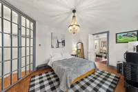 Historic home, great yard & Walk to Dogfish Head Brewery! Hotels in Milton