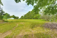 Private Deck & Yard: Home 3 Mi to Dtwn Sanford! - Homestays