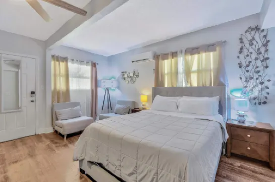 Sunny Tampa Home Near Downtown Stadiums