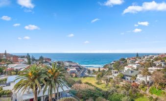 Bright Tamarama 2-bed With Balcony Water View