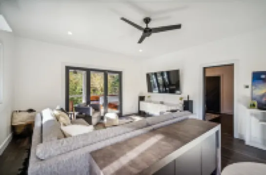 Pet’s Free! Modern Luxury Steps from Russian River by Redawning