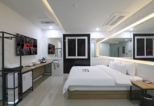 진천 버닝썬 Drive-in